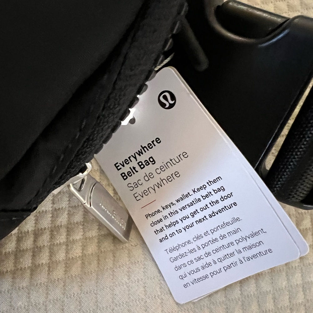Lululemon belt bag, black. NWT